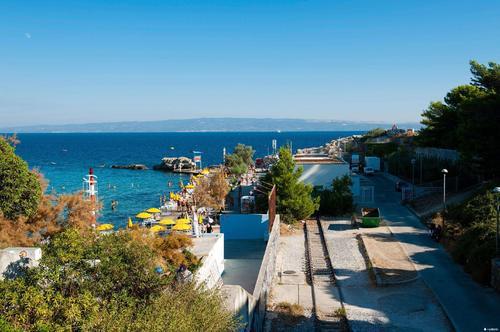 谁能告诉我克罗地亚在欧洲哪里?看了半天地图