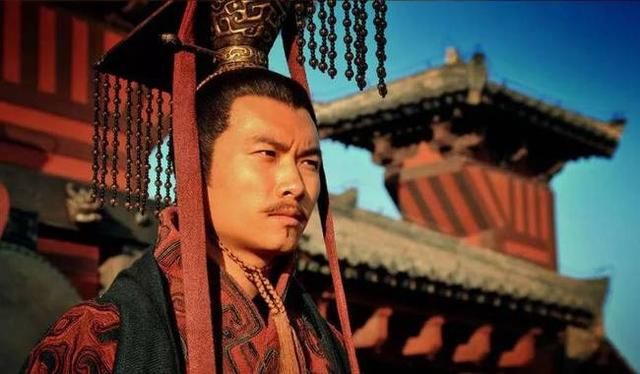曹操死后,曹丕为什么要斩杀刘备遣去吊丧的?