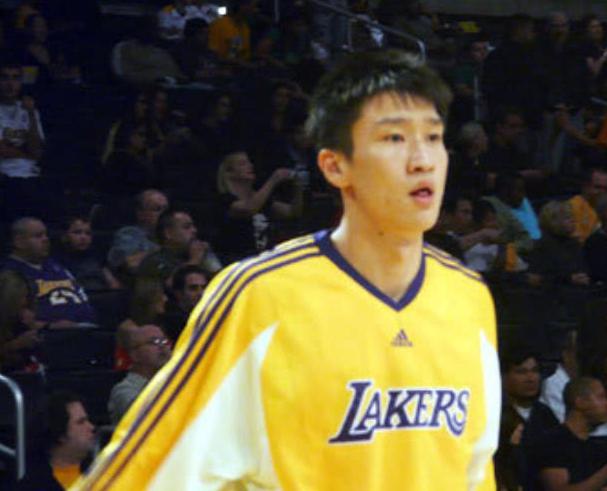 CBA国内球员年薪排名,怪不得易建联不愿去N