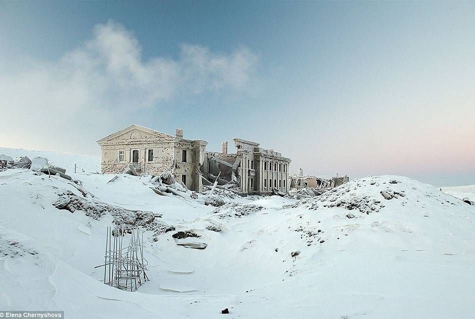 镜头下:生活在地球最北部的城市，一年大部分时间是夜晚和暴雪天