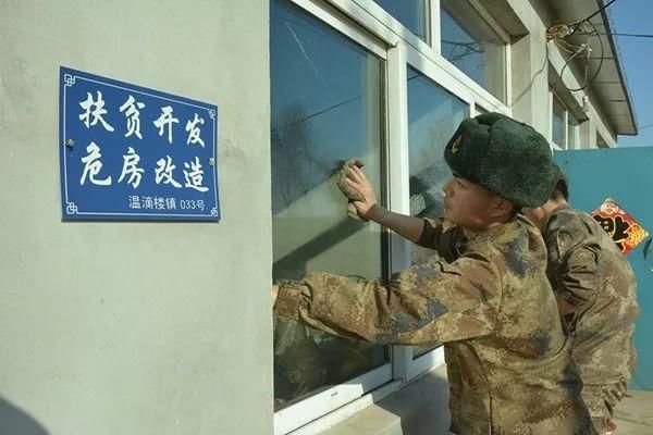 我们心中的榜样叫雷锋!