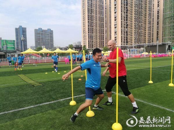 娄底市足协教练员培训班一期开班