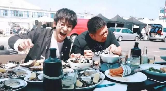 易烊千玺和胖虎的逗趣日常,胖虎:我重要钱重要