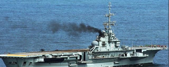 这是第三世界史上第一艘服役的中型航母,也是