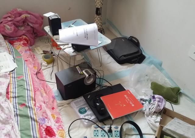 朋友在县城里买了新房，毛坯房没装修就入住了，两口幸福满满