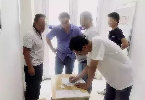 国际禁毒日兴福司法所突击尿检社区服刑人员