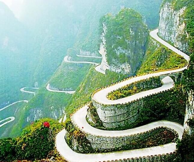湖南天下第一公路奇观:11公里路建了7年 造价超一亿!
