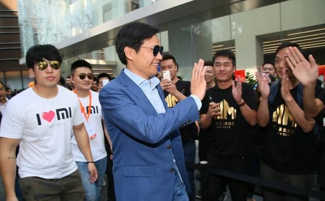 社会我雷哥,人帅手机多!