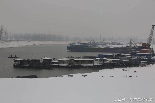 图为2018年1月6日,笔者在淮滨县淮河码头拍摄的一组瑞雪兆淮河图片.