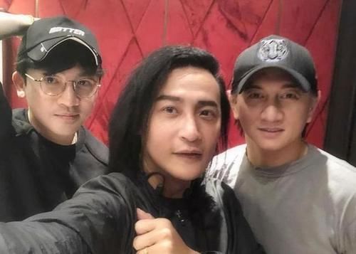 陈志朋参加小商场演出，舞台布置简陋，台下无人与他捧场令人唏嘘
