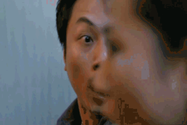 而丧尸病毒爆发后,家暴男就对小混混们客气很多.