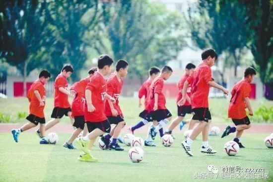 秦国荣谈校园足球:名宿辅导团是校园足球一台