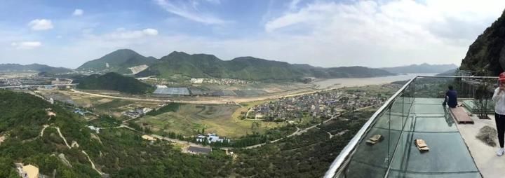 浙江最长高空玻璃栈道3天后试运营!就问你敢不敢!