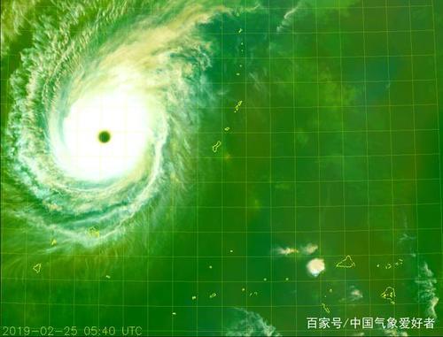 蝶再度加强到风王级,巨大风眼能装下日本东京