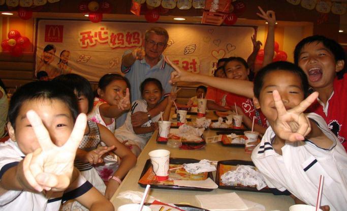 美国小伙来到中国追梦,开健身房式英语聊吧成