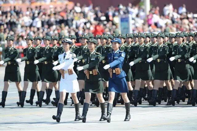 女兵是世界各国阅兵式上的“靓丽风景”!