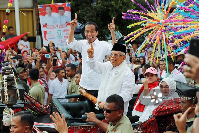 印尼总统维多多赴万丹省出席竞选集会 与支持