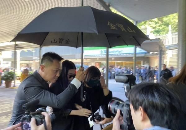 高以翔棺木图片