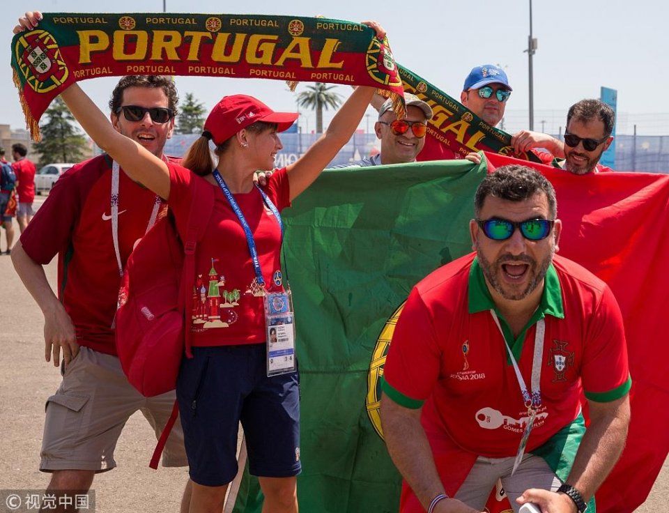 葡萄牙Vs西班牙开赛在即 两队球迷场外气势先