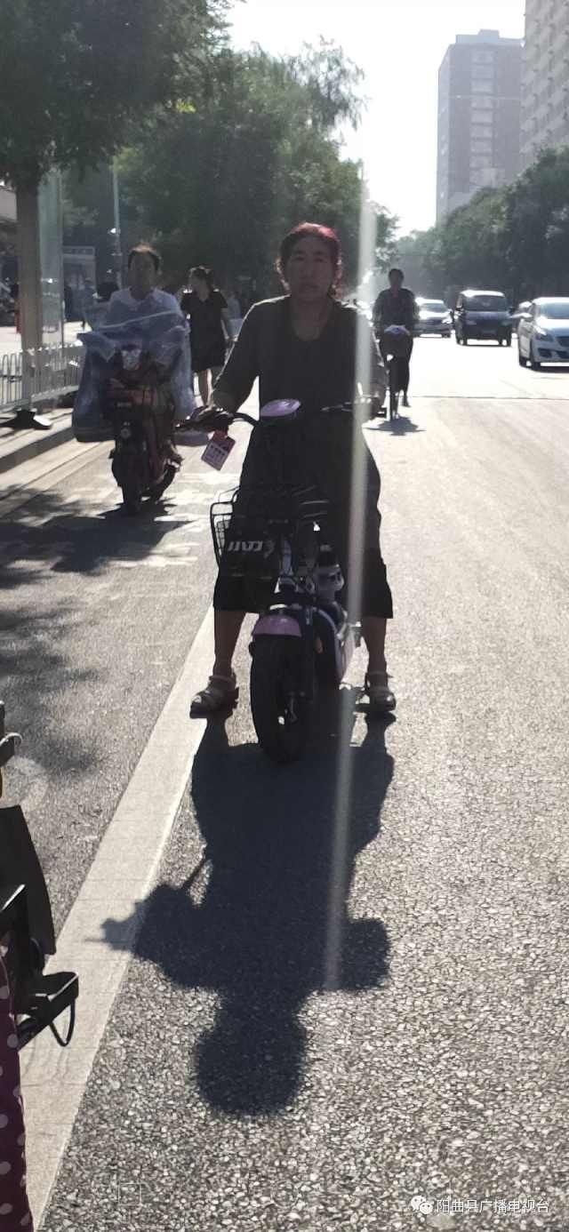 不按规定车道行驶