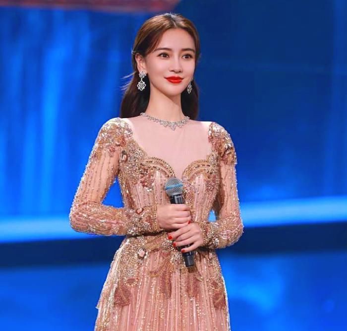 Angelababy（杨颖）┃拍照站立位置不重要，百姓心里的位置才最重要
