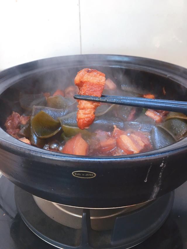 五花肉这样炖，美味无比还不油腻，有了它能多吃一碗米饭！