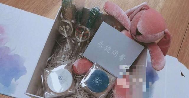 明星婚礼伴手礼大比拼,张馨予的最简约,杨颖的