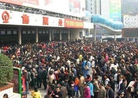 漫漫回乡路！通过照片看60年中国铁路春运的变迁