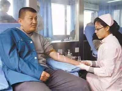 在献血站献血