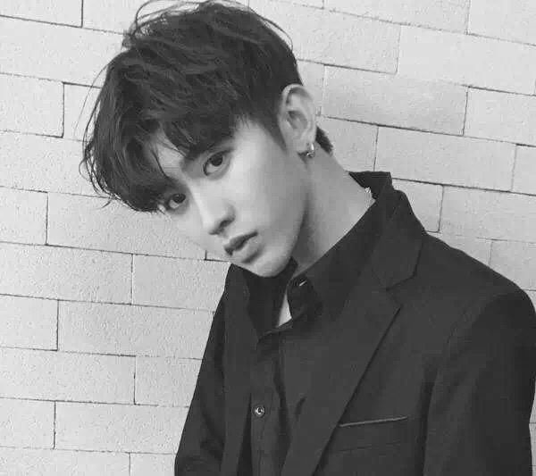 蔡徐坤微博被封?易烊千玺孙坚关系?董洁翻身