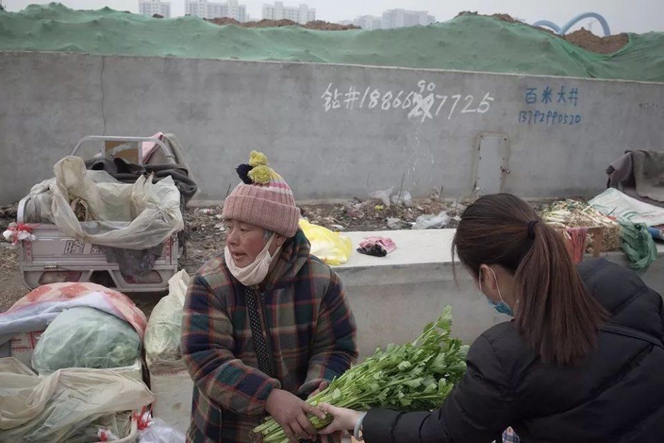 腊月二九 山东临沂万人露天集市:这样赶集才有过年的味!