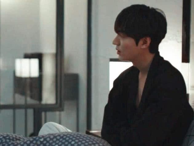 男生允许你触碰这3个部位?恭喜:他正在偷偷