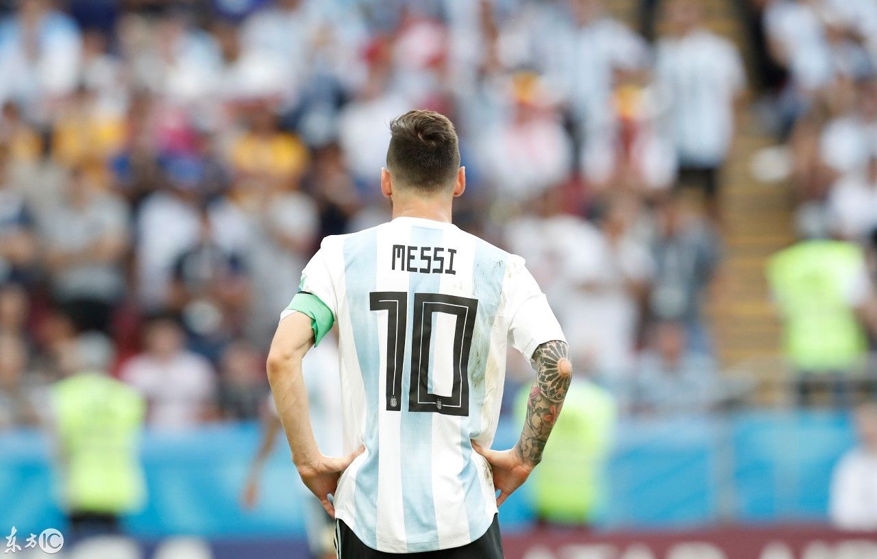 梅西C罗告别世界杯,绝代双骄当爹又当妈,终于