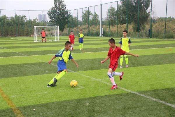赛场 青春飞扬 通辽市第五届运动会足球比赛暨