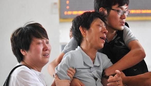 48岁男子每天腹泻便血超30多次,医生检查后,他