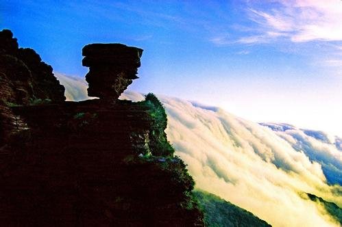 贵州的这个景区有世界上最险要的房屋，美的让人心里毫无杂念！