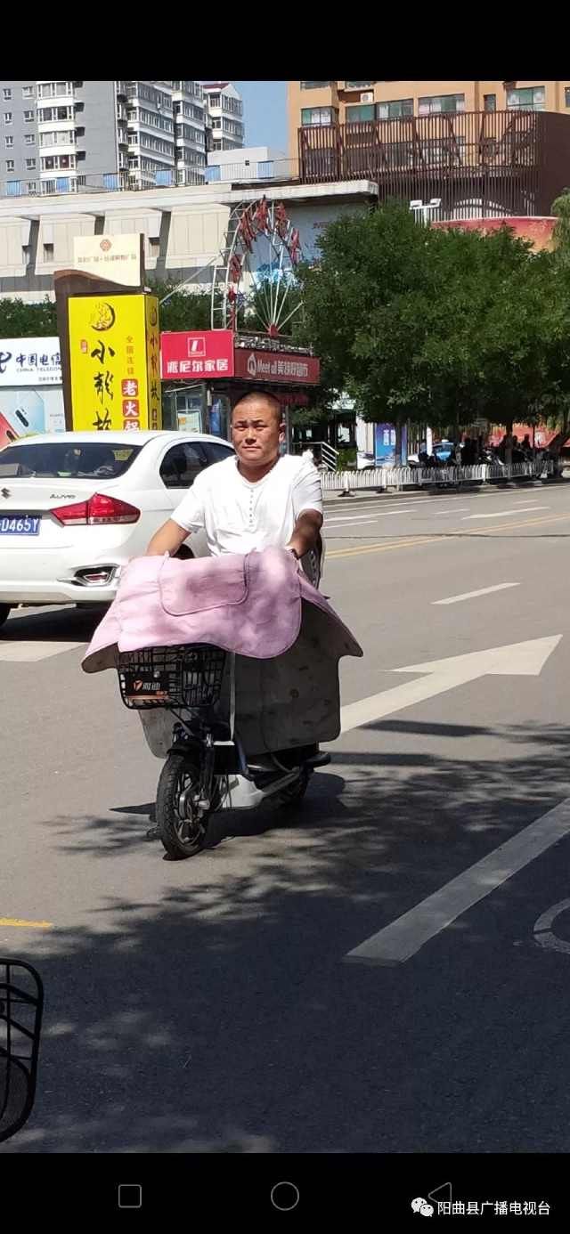 不按规定车道行驶