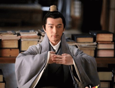 胡歌出席活动打瞌睡 强行撑着仍没抗住 这不是上课睡觉的我吗? pp电子幽灵财富