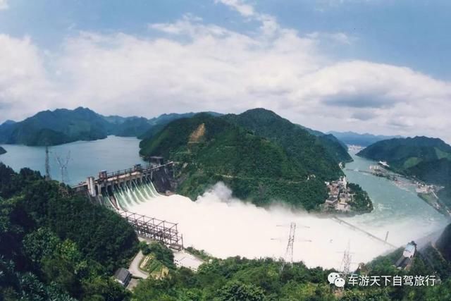 浙赣皖最美公路，一路尽是山青水碧、古村名镇，顺山蜿蜒美不胜收