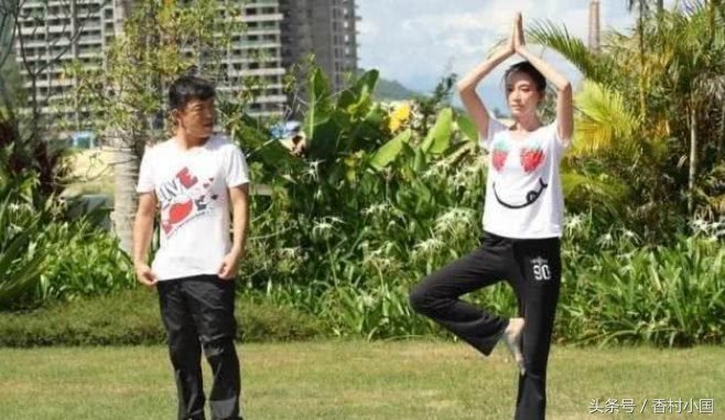 黄渤与林志玲做瑜伽!林志玲弯腰时,都为黄渤的