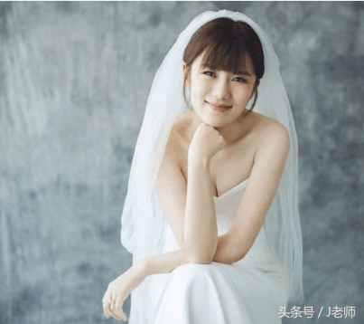 杨幂参加经纪人婚礼,你知道她们之间有几年的