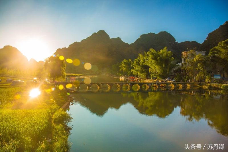 这里是摄影师的摆拍天堂，老人和牛是要付费的