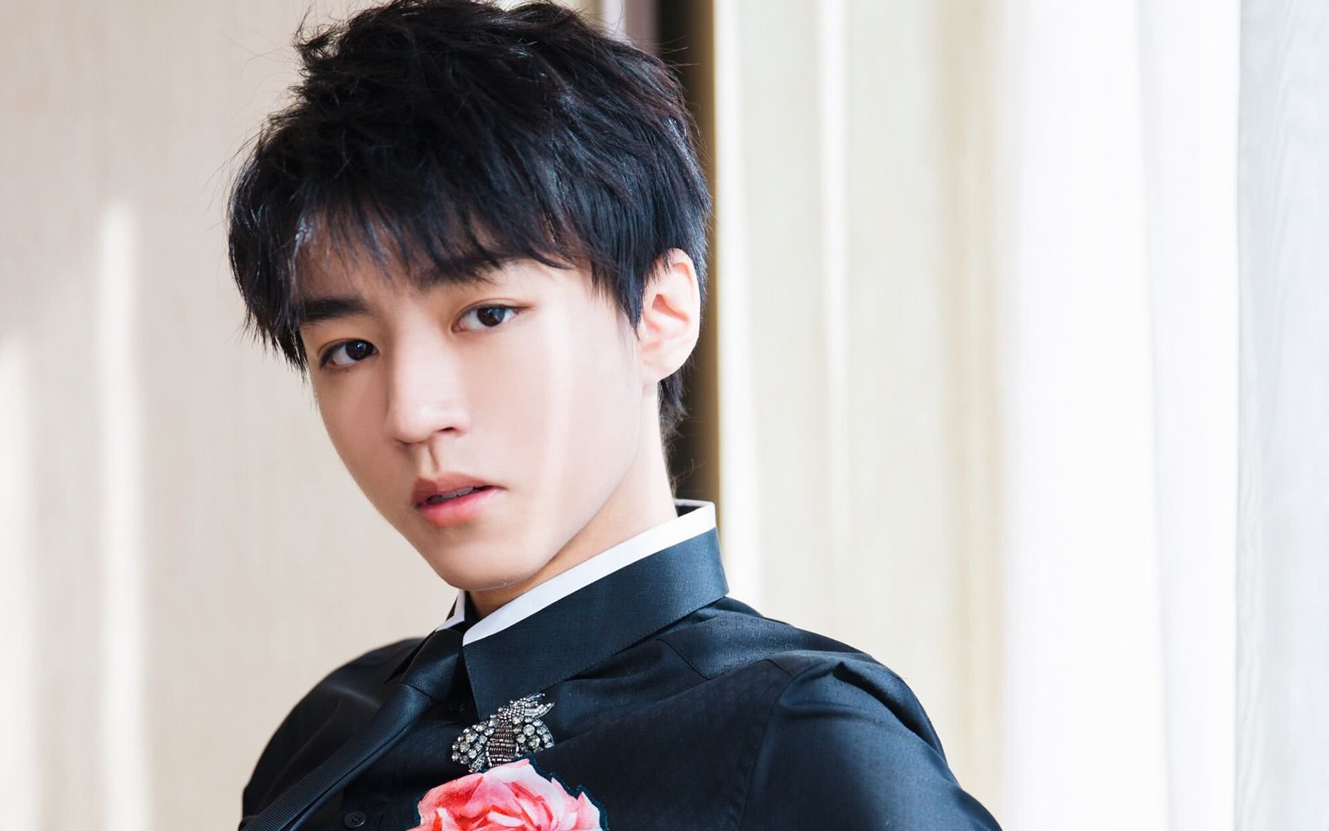 王俊凯发了一条走秀微博却被举报成功,粉丝傻