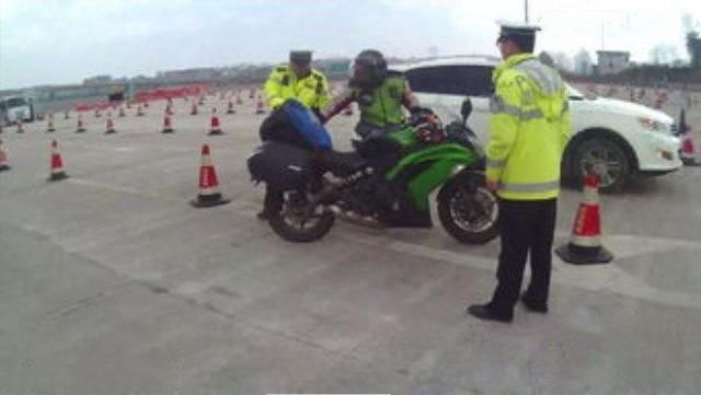 摩托车考驾照流程,看起来比汽车驾照简单很多