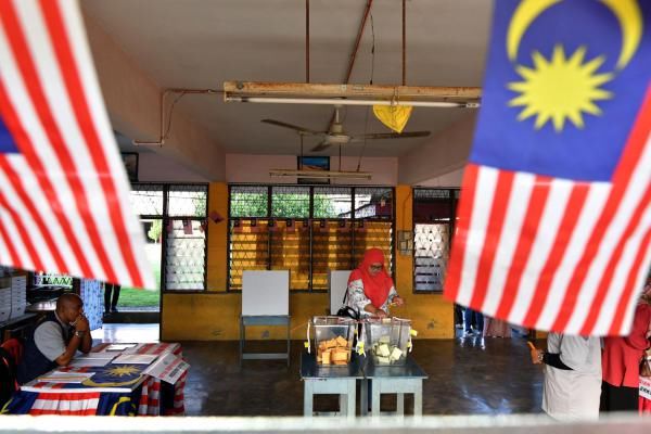 马来西亚大选投票开始