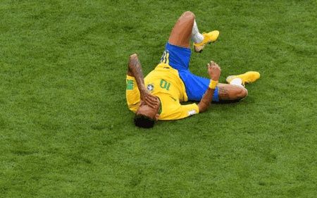 传射捍卫巴西进八强! 无惧盘外招, 内马尔挑战