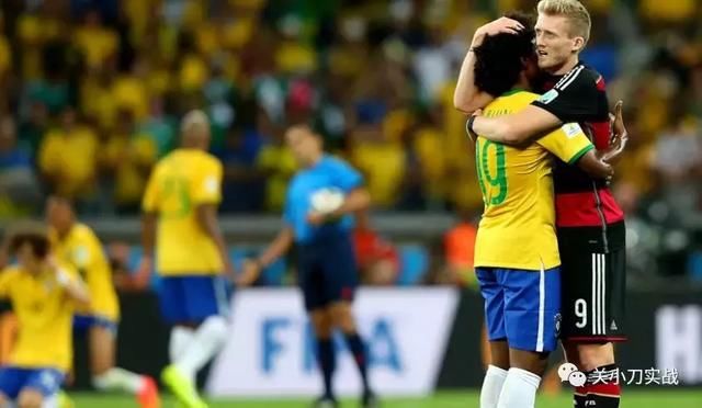 世界杯往事之2014:范佩西鱼跃冲顶 梅西遗憾失