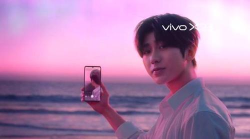 全息幻彩重新定义渐变色,蔡徐坤专属手机vivo 