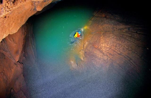 安徽洞穴探险队--探秘六百丈洞穴,发现神秘生物巢穴