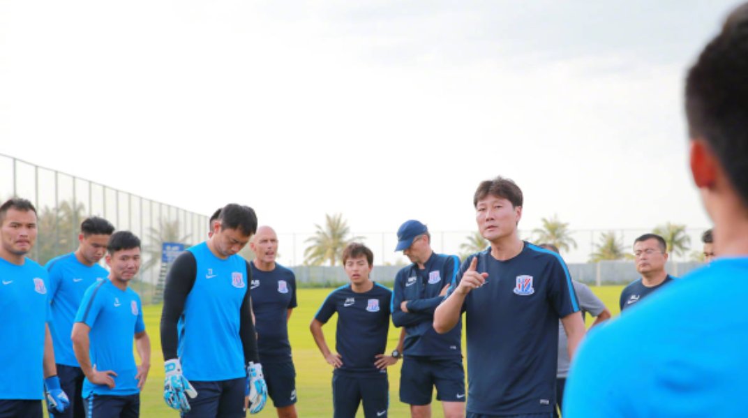 上海绿地申花备战自贸港杯国际足球赛,全体球